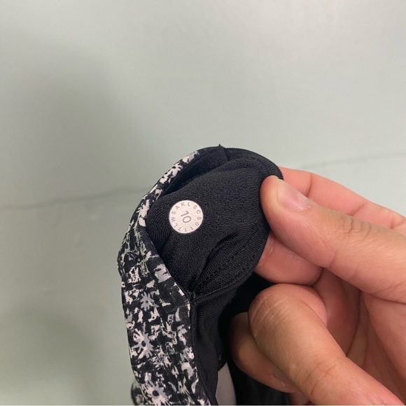 Lululemon Invigorate 7/8 Tight Daisy Dust Alpine White Black Sz 10 Leggings - Picture 7 of 7